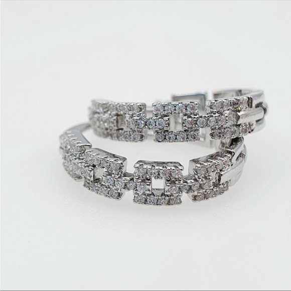 New Women’s Chain Shaped Circle Hollow Hoop Earring - Picture 4 of 4